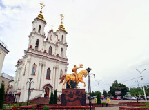 Памятник князю Ольгерду напротив ратуши. © Фото - "Народные новости Витебска"
