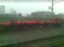 Ремонт железных дорог по-русски. © Скриншот из видео