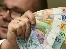 Белорусские чиновники повысили зарплаты до $500. Но только себе. © Фото с сайта banknotes.com